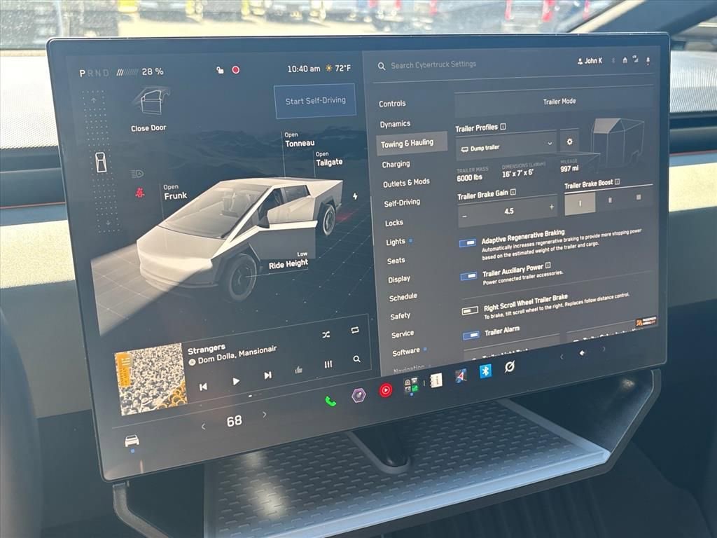 Used 2025 Tesla Cybertruck AWD Crew Cab image 36