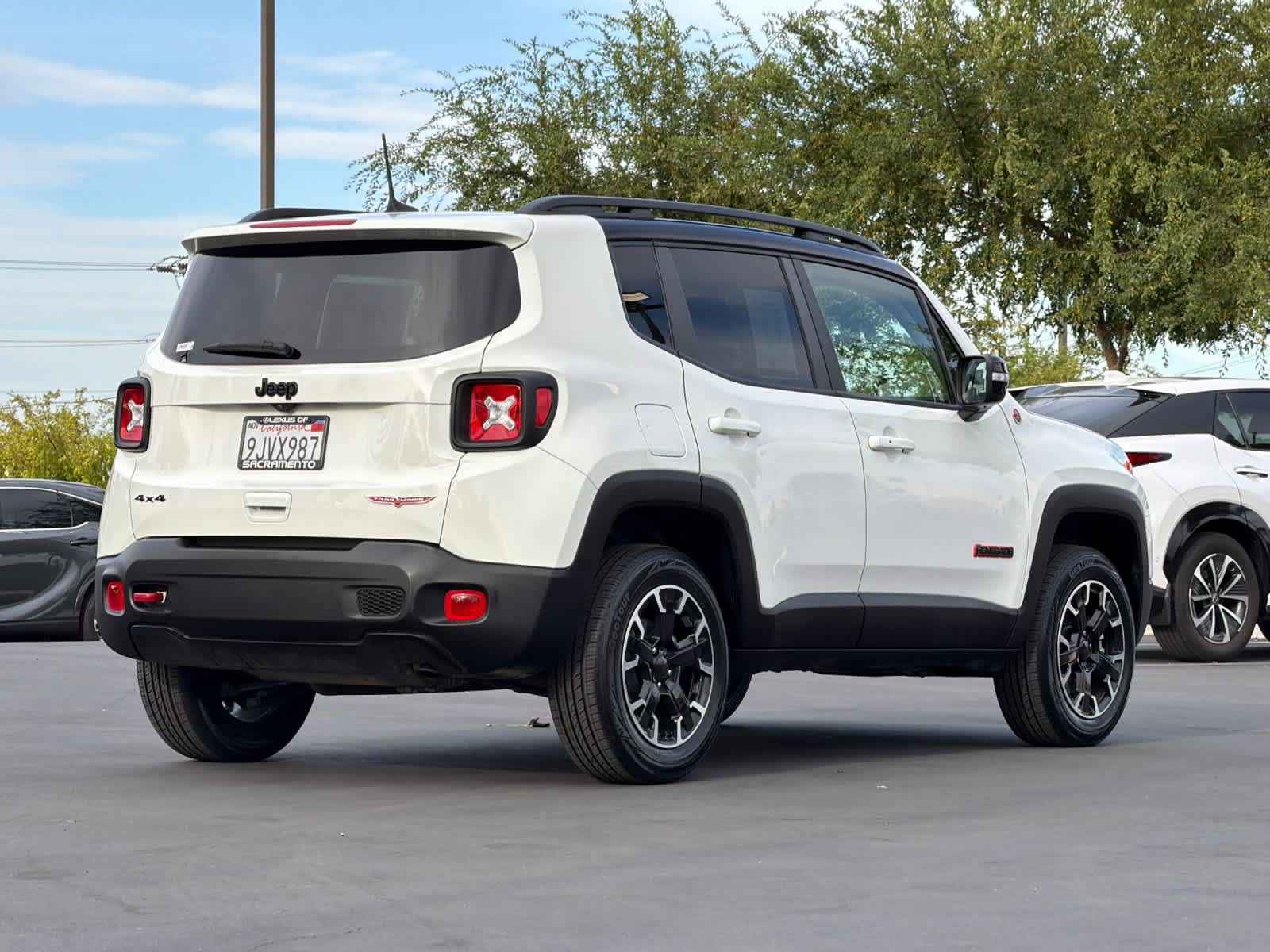 Used 2023 Jeep Renegade Trailhawk AWD/4WD image 2