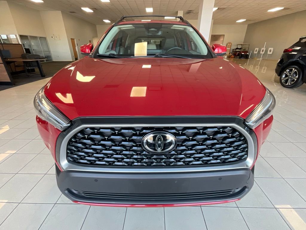 Used 2024 Toyota Corolla Cross XLE image 2