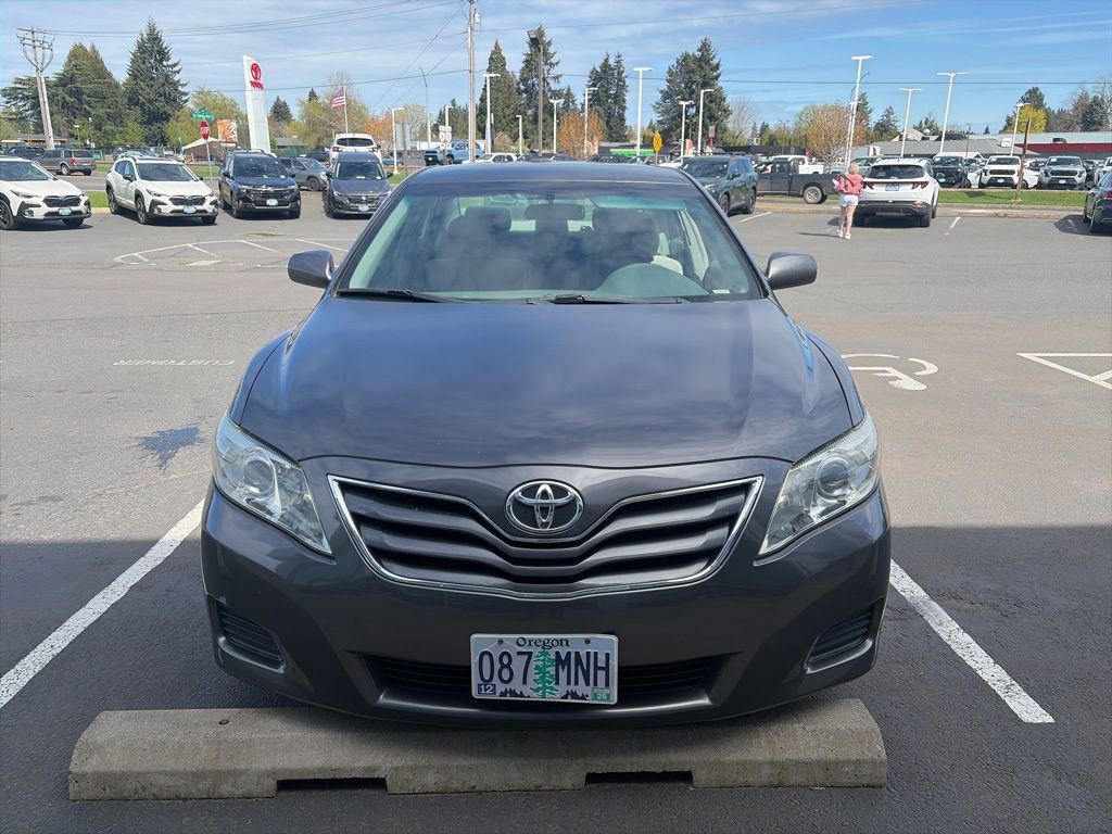 Used 2011 Toyota Camry LE image 1