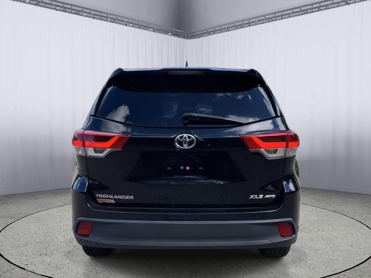 Used 2018 Toyota Highlander XLE image 5