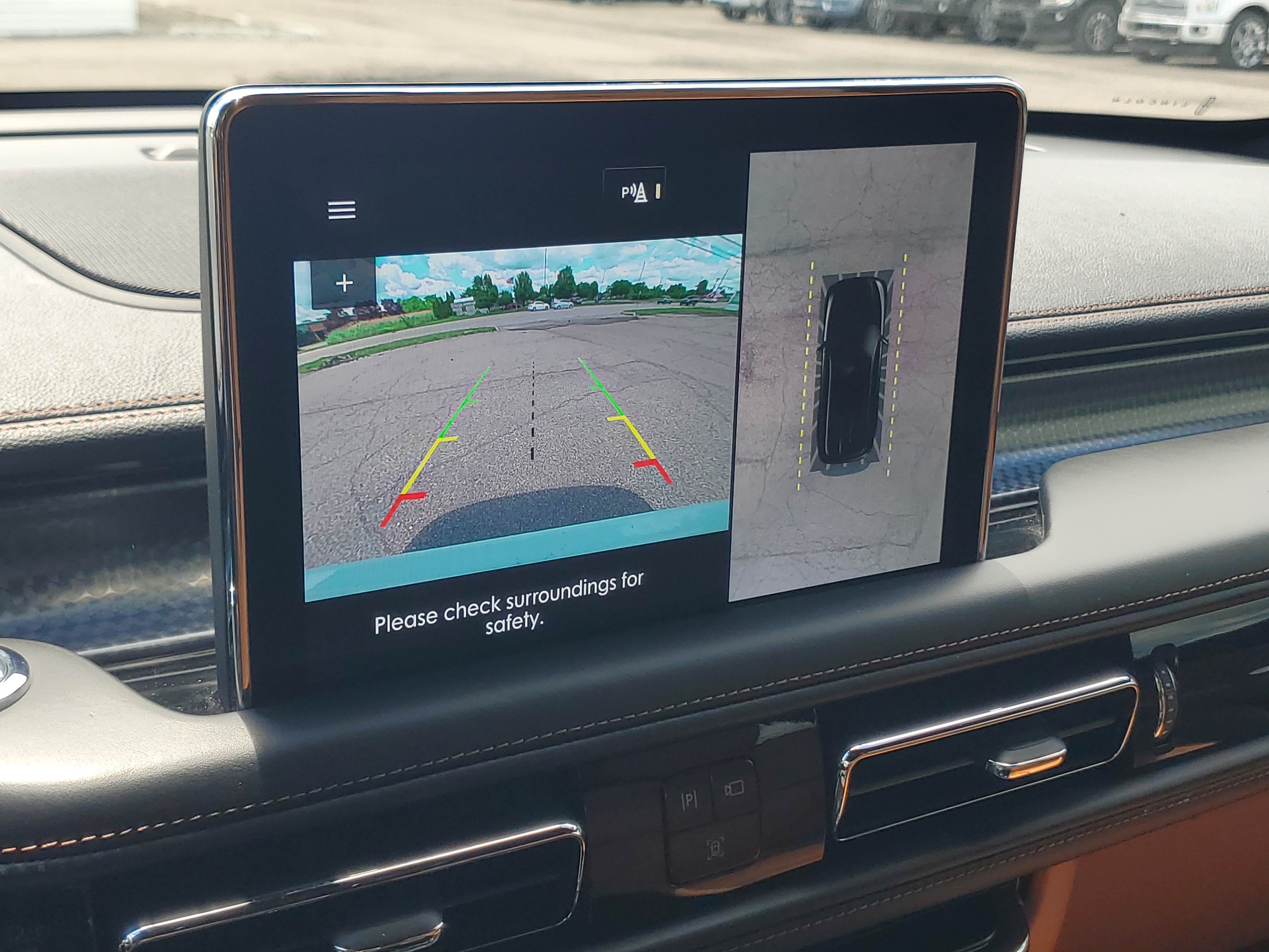 Certified 2023 Lincoln Aviator Black Label Grand Touring w/ Class IV Trailer Tow Package AWD/4WD image 17