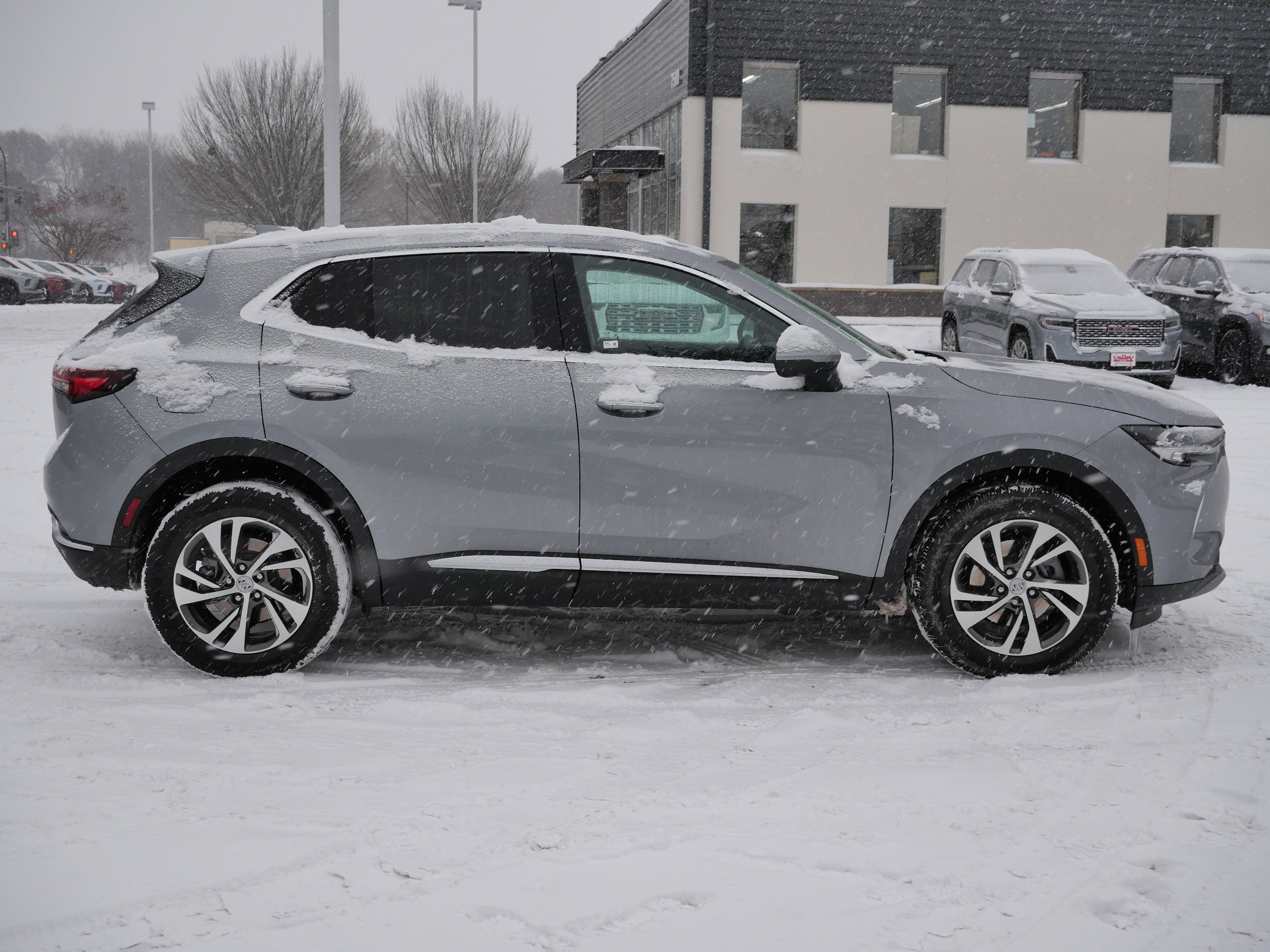 Used 2023 Buick Envision Essence image 10