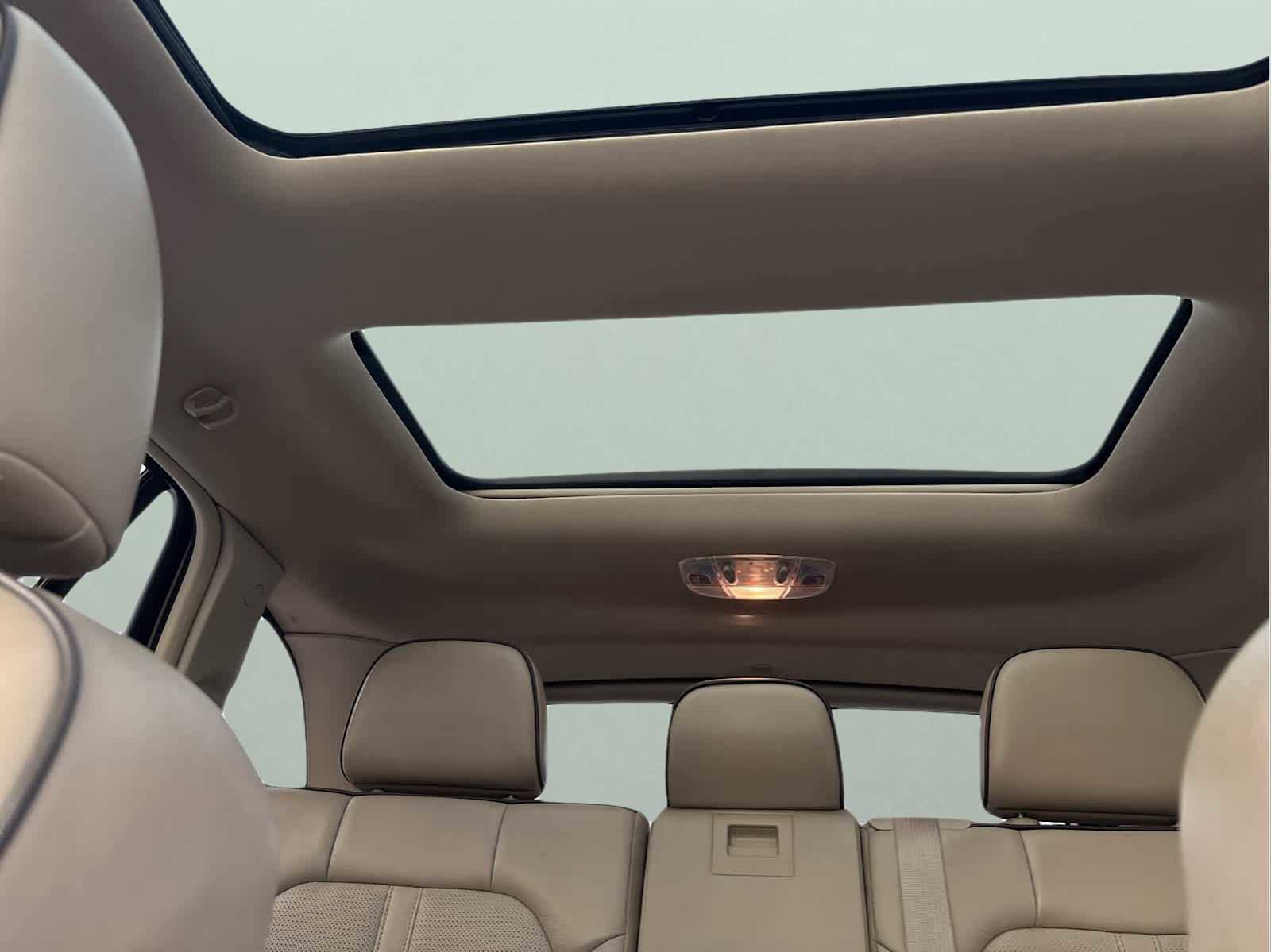 Used 2011 Lincoln MKX AWD w/ 101A Rapid Spec Order Code image 33