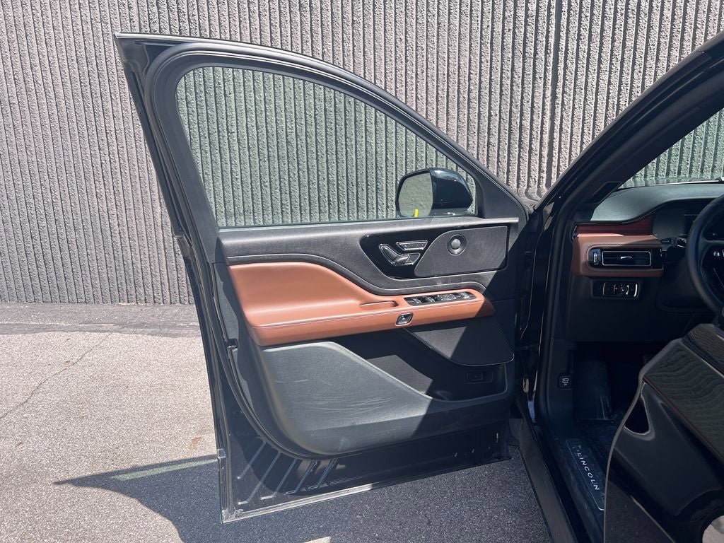 Used 2023 Lincoln Aviator Reserve w/ Jet Package image 12