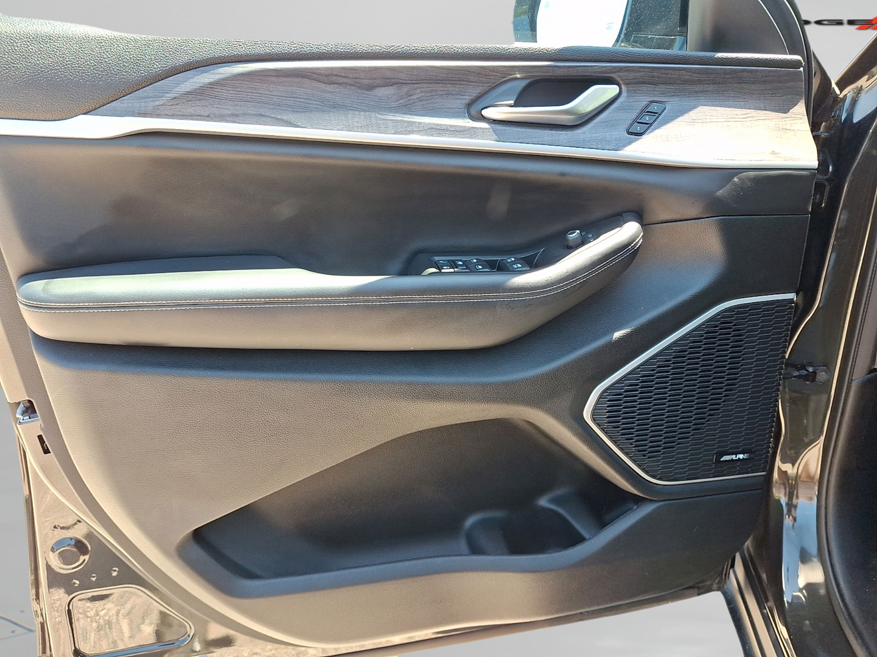 Certified 2023 Jeep Grand Cherokee L Limited w/ Black Appearance Package AWD/4WD image 19
