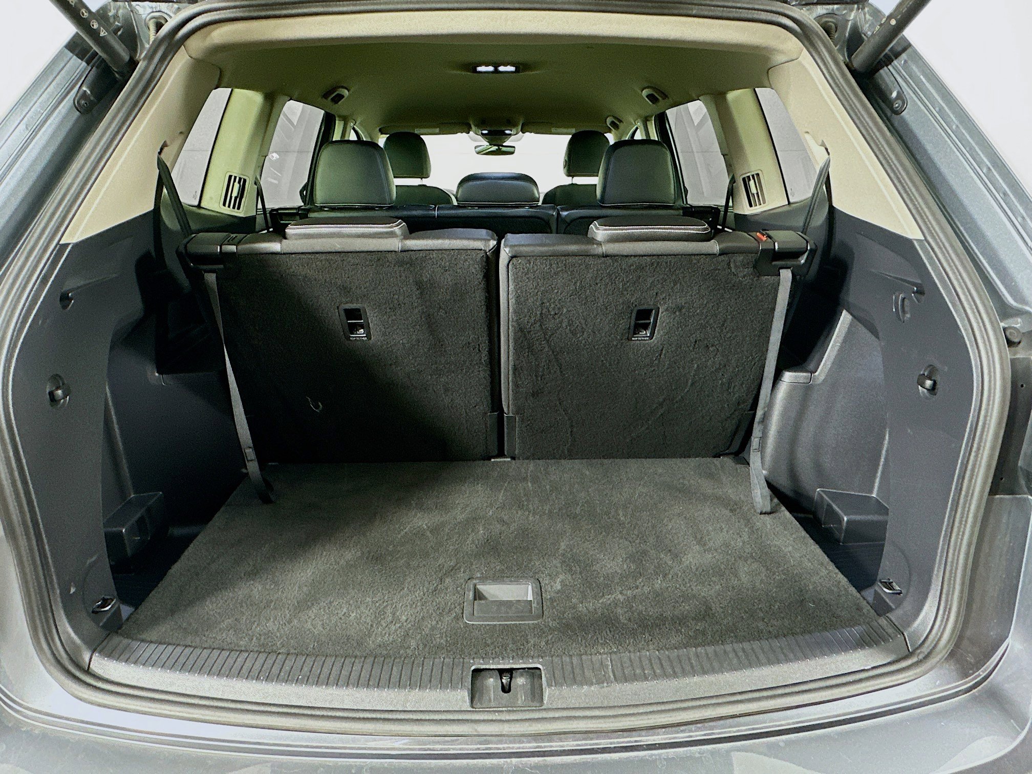 Used 2025 Volkswagen Atlas SE image 29