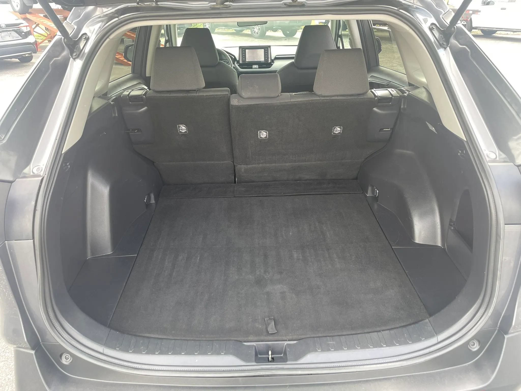 Used 2021 Toyota RAV4 XLE AWD/4WD image 18