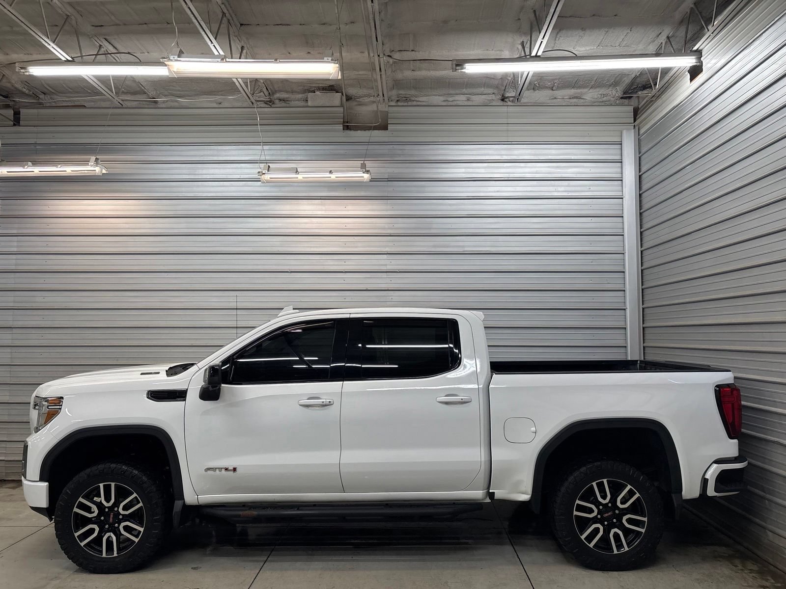 Used 2020 GMC Sierra 1500 AT4 w/ AT4 Premium Package AWD/4WD image 10