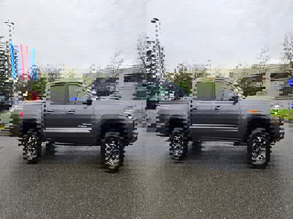 Used 2021 Toyota Tacoma TRD Off-Road w/ Technology Package image 4