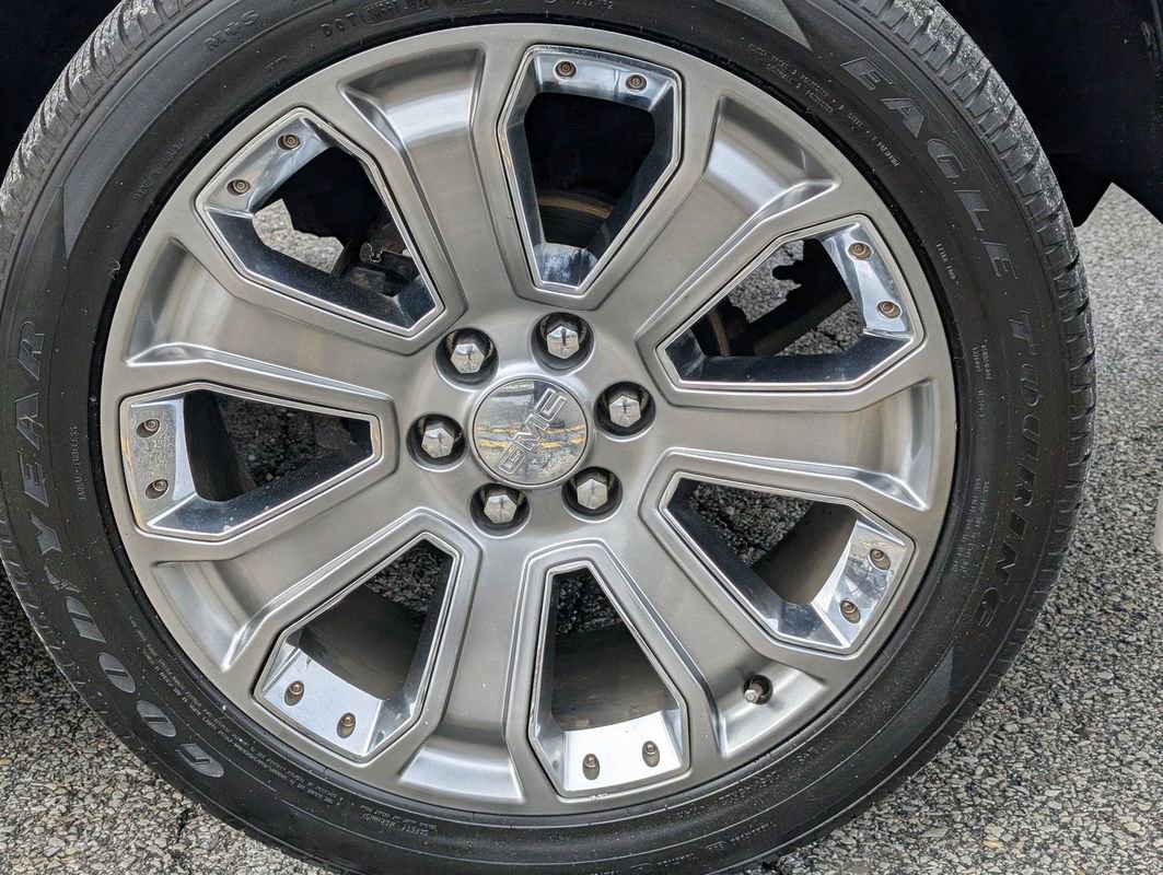 Used 2003 GMC Yukon XL Denali image 16