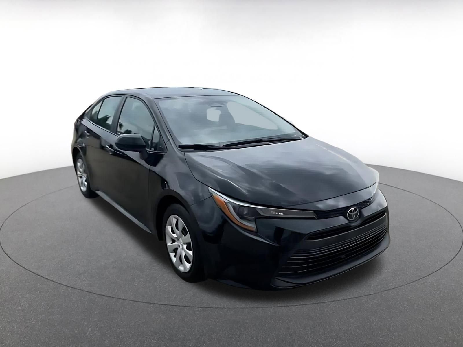 Used 2024 Toyota Corolla LE image 3