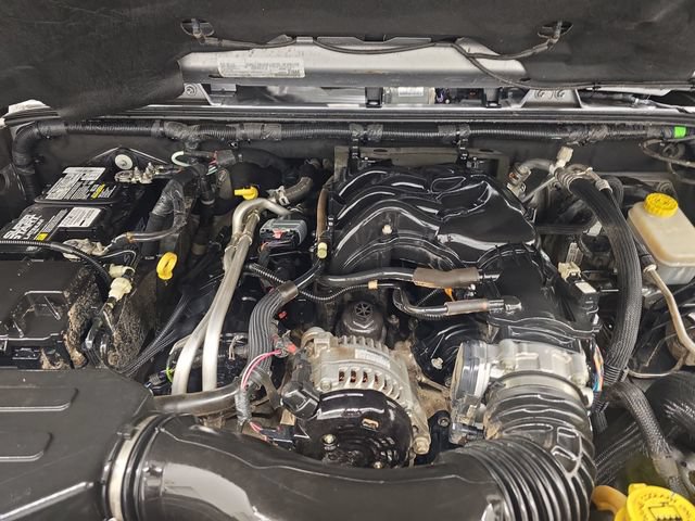 Used 2018 Jeep Wrangler Unlimited Sahara w/ Connectivity Group AWD/4WD image 32