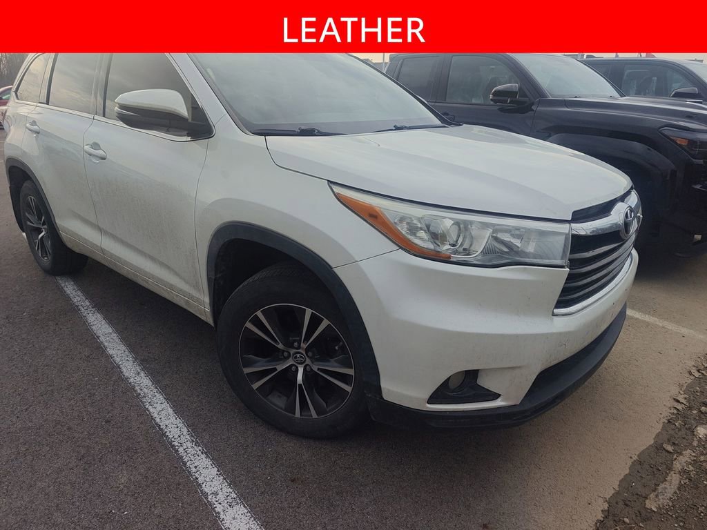 Used 2016 Toyota Highlander XLE image 3