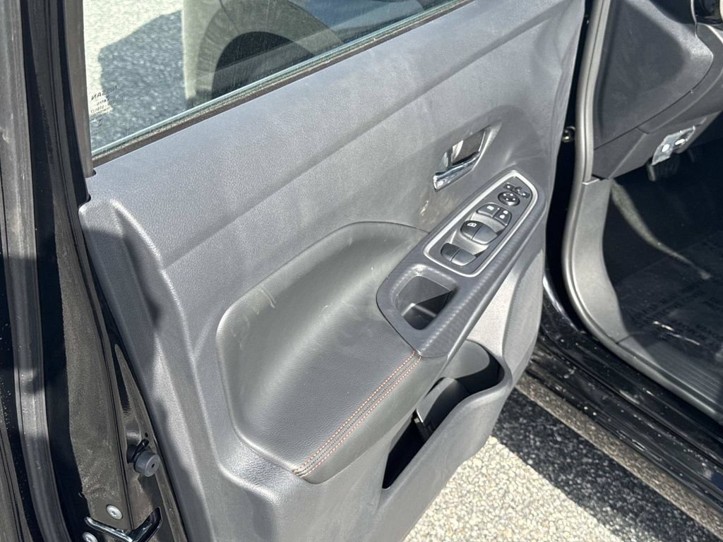 New 2025 Nissan Versa SR w/ Trunk Package FWD image 14