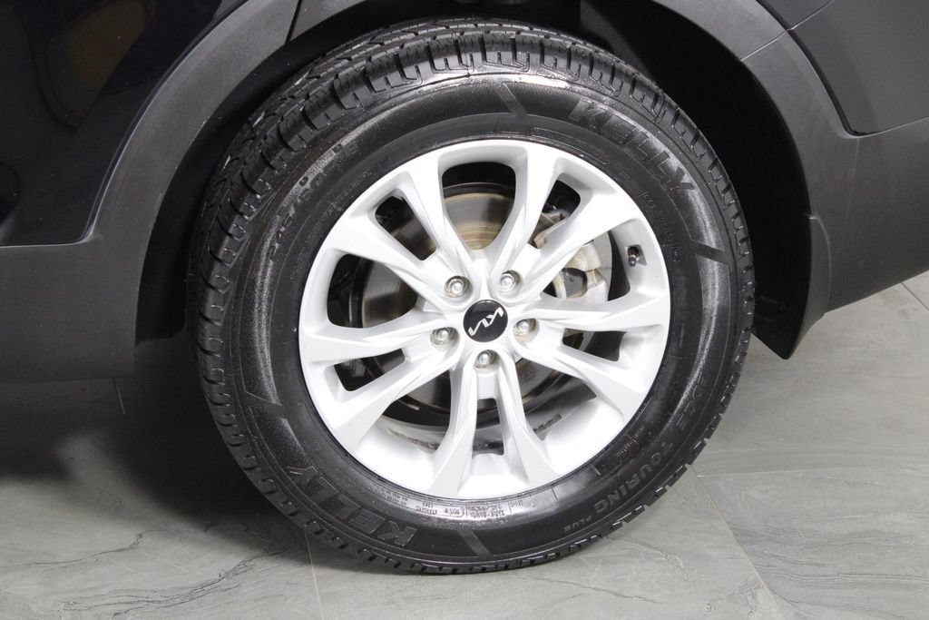 Used 2022 Kia Telluride LX FWD image 14