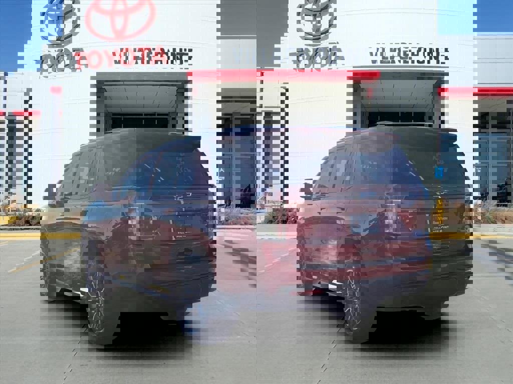 Used 2023 Chevrolet Tahoe Z71 w/ Luxury Package image 3