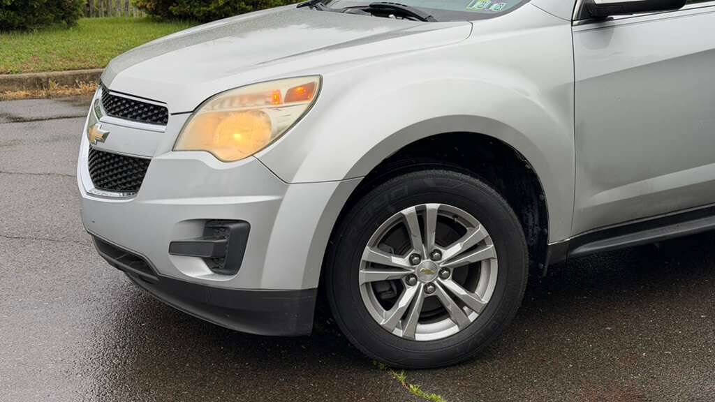 Used 2011 Chevrolet Equinox LT w/ Driver Convenience Package AWD/4WD image 3