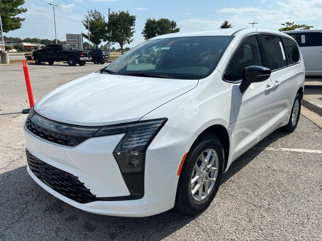 New 2027 Chrysler Pacifica Select FWD image 8