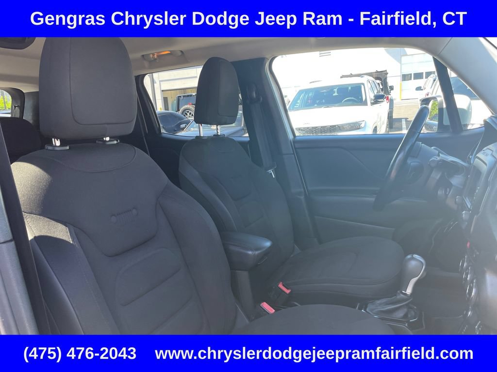 Used 2017 Jeep Renegade Altitude AWD/4WD image 17