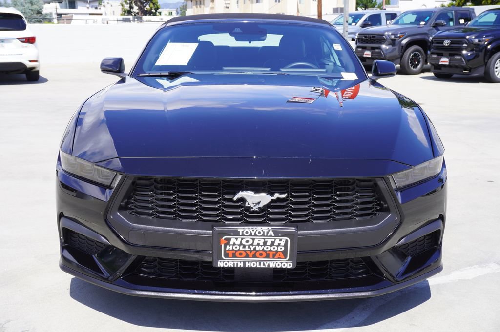 Used 2025 Ford Mustang Convertible image 4