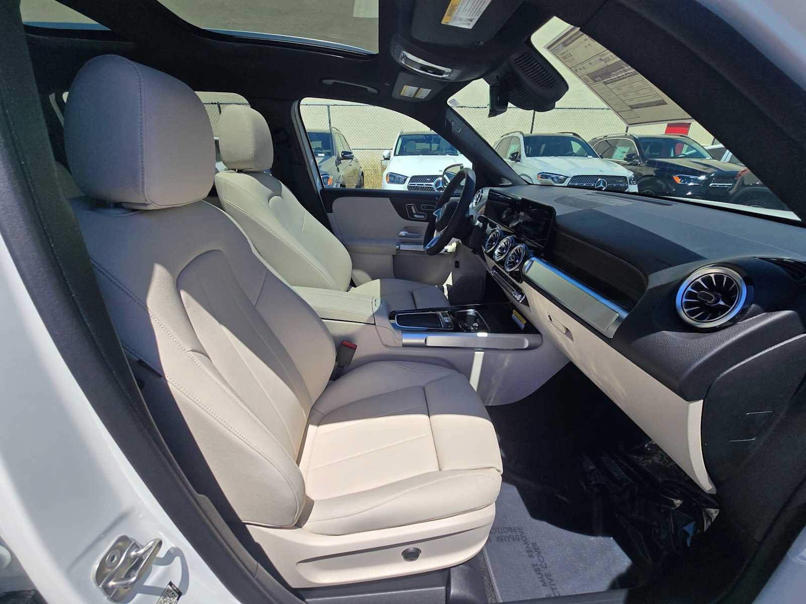 New 2026 Mercedes-Benz GLB 250 4MATIC image 11