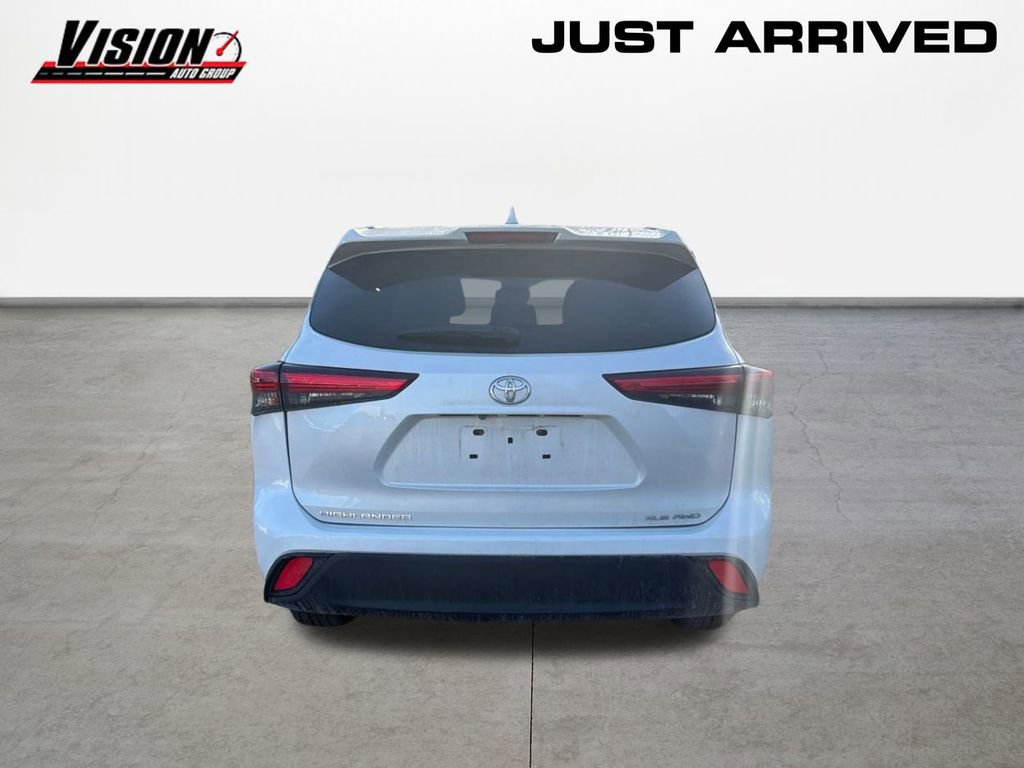 Used 2022 Toyota Highlander XLE image 6