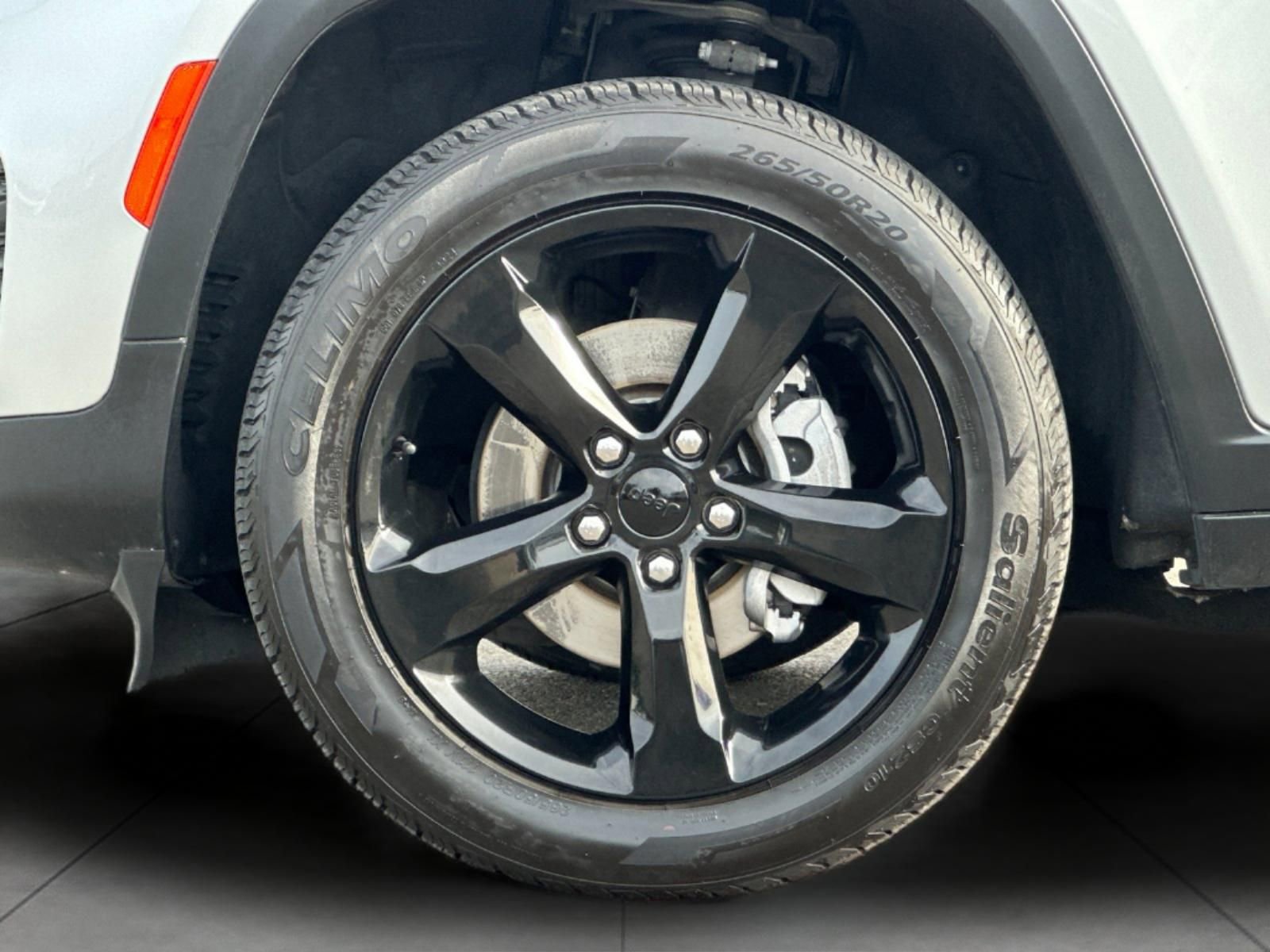 Used 2023 Jeep Grand Cherokee Altitude image 24