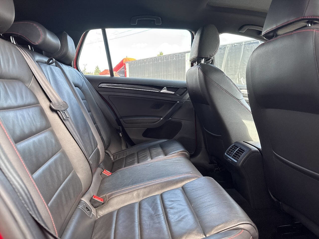 Used 2015 Volkswagen Golf 4-Door image 21