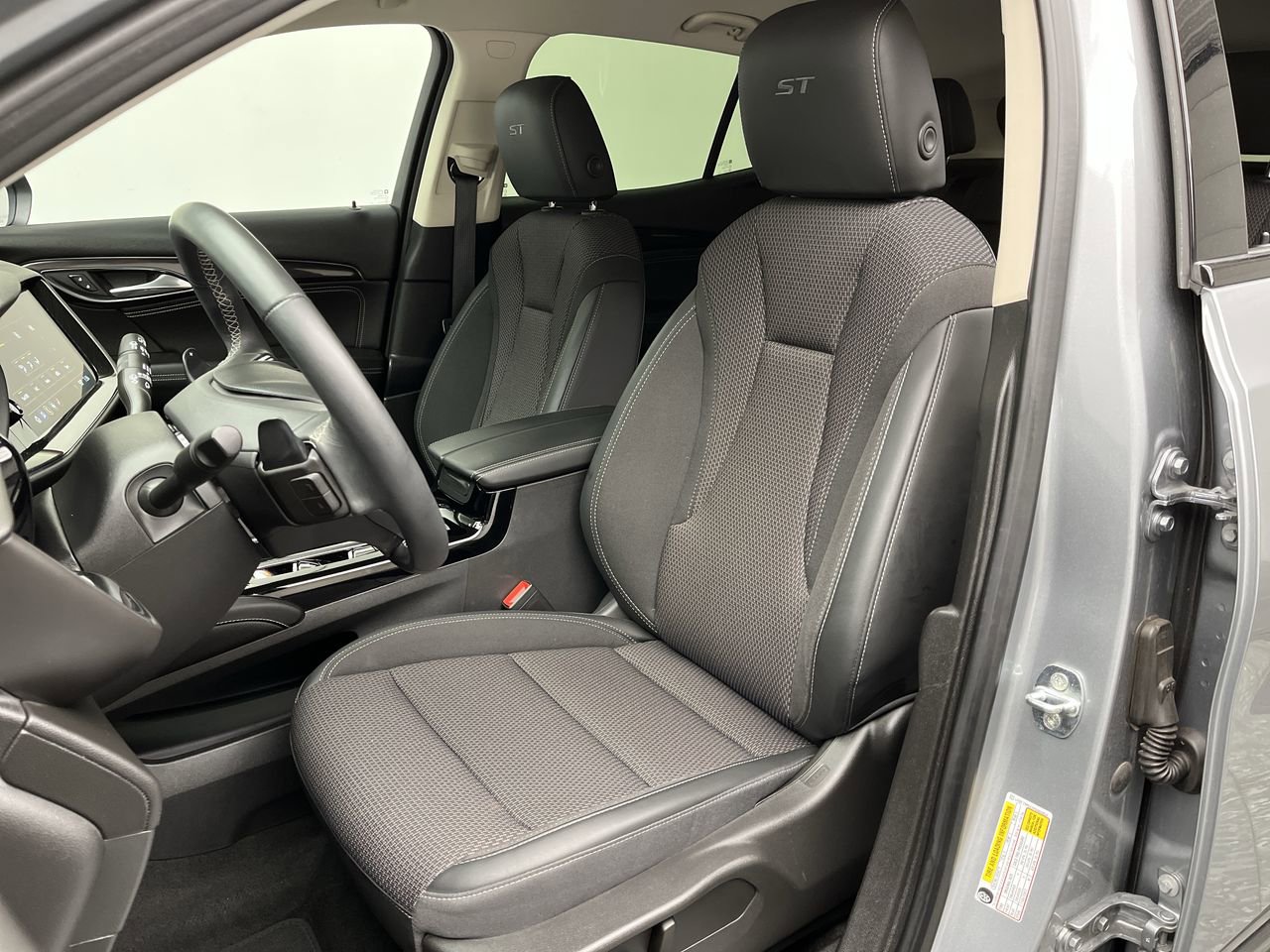 Certified 2023 Buick Envision Preferred w/ Sport Touring Package AWD/4WD image 9