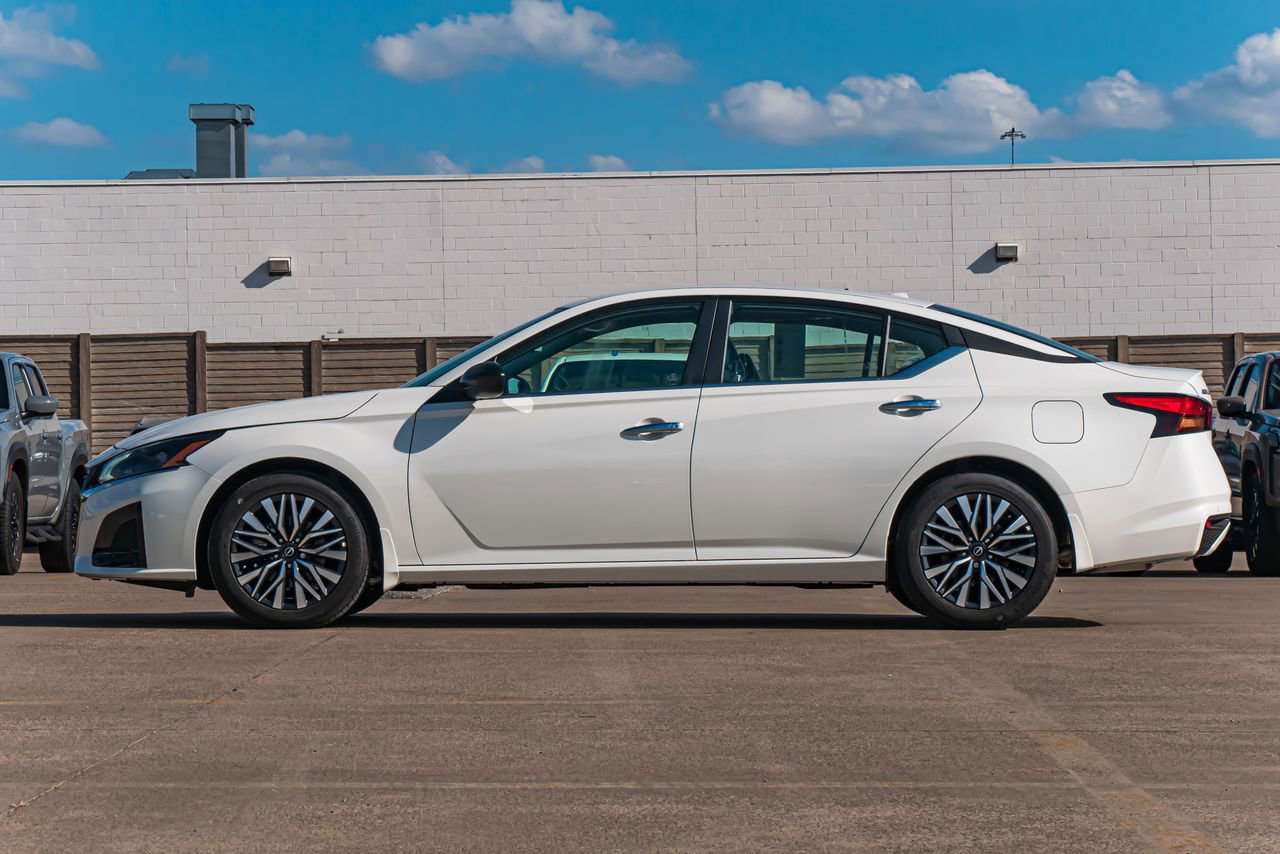 Certified 2024 Nissan Altima 2.5 SV image 5