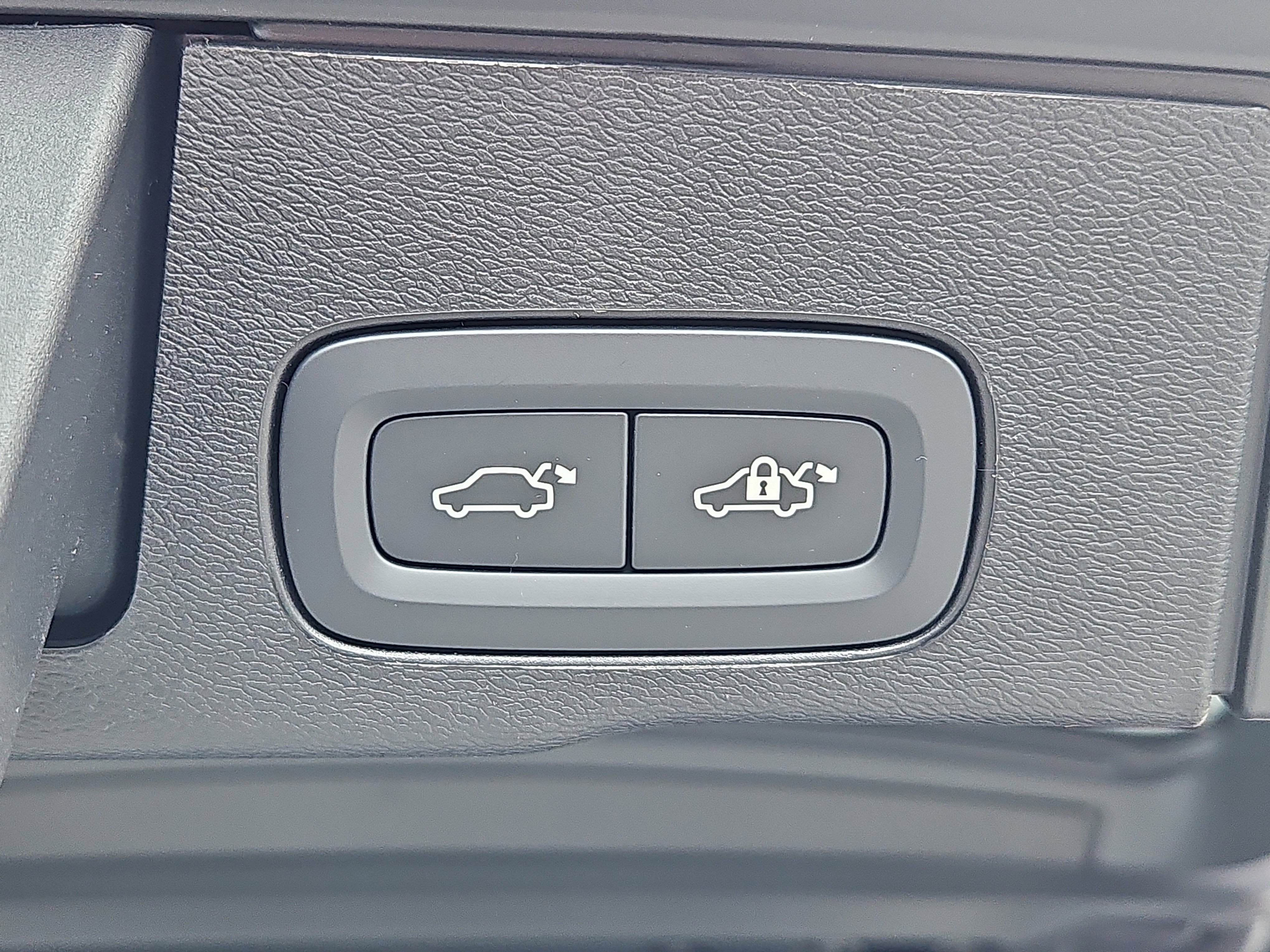 New 2026 Volvo XC60 B5 Plus w/ Protection Package Premier image 13