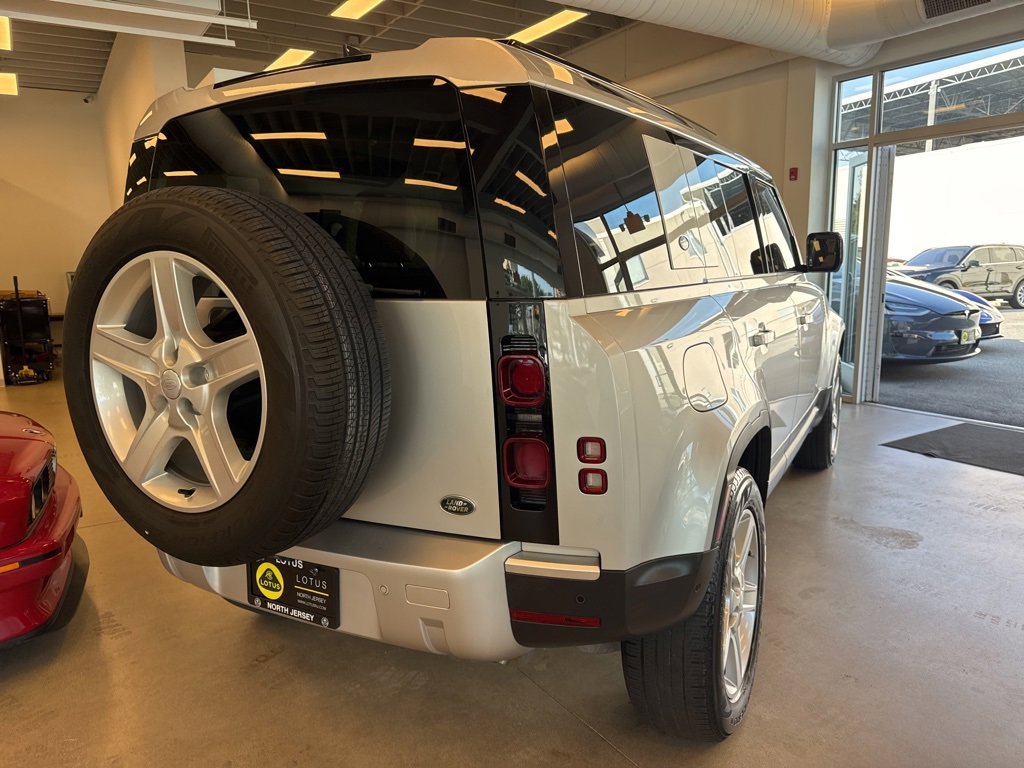 Used 2023 Land Rover Defender 110 SE image 18