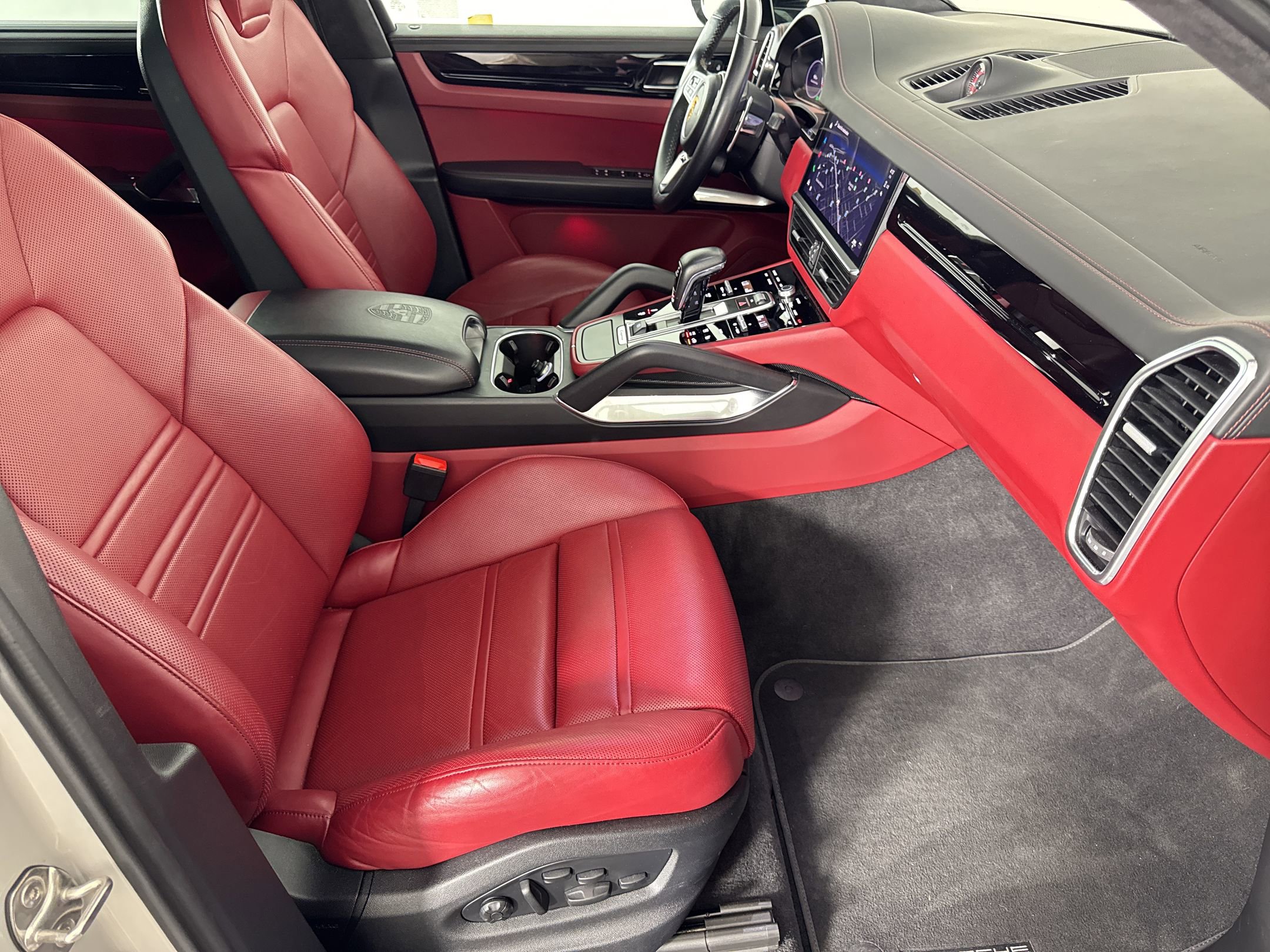 Certified 2022 Porsche Cayenne Turbo image 30