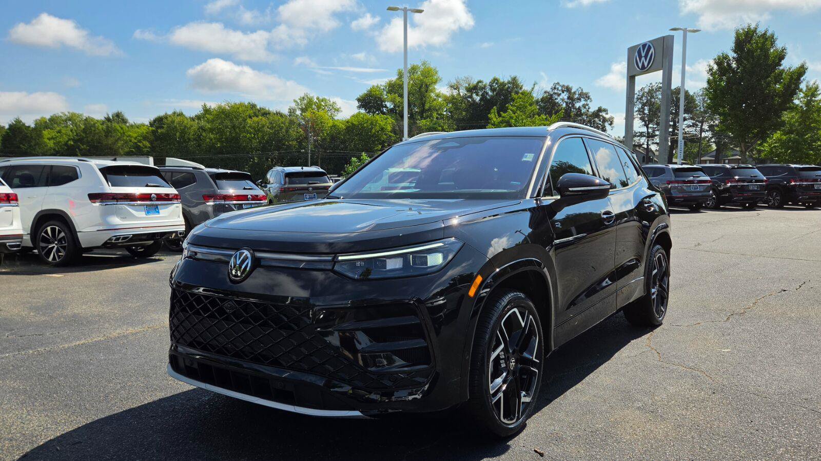 New 2026 Volkswagen Tiguan SEL R-Line AWD/4WD image 9
