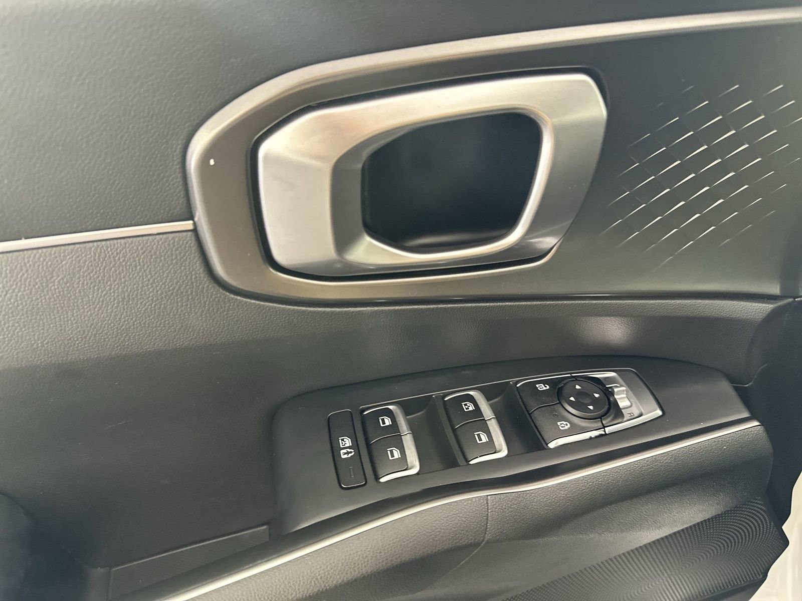 Used 2022 Kia Sorento S image 13