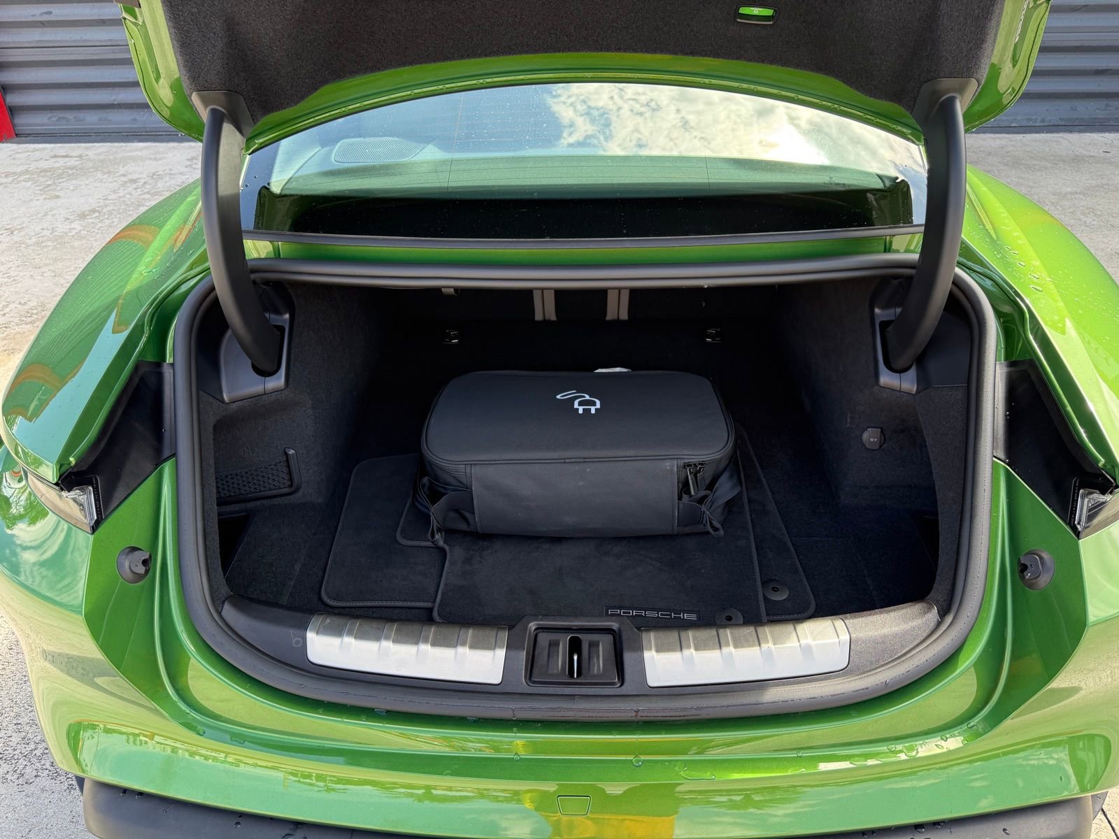 Used 2022 Porsche Taycan 4S image 31