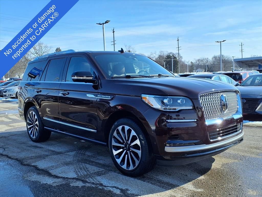 Used 2023 Lincoln Navigator Reserve image 3