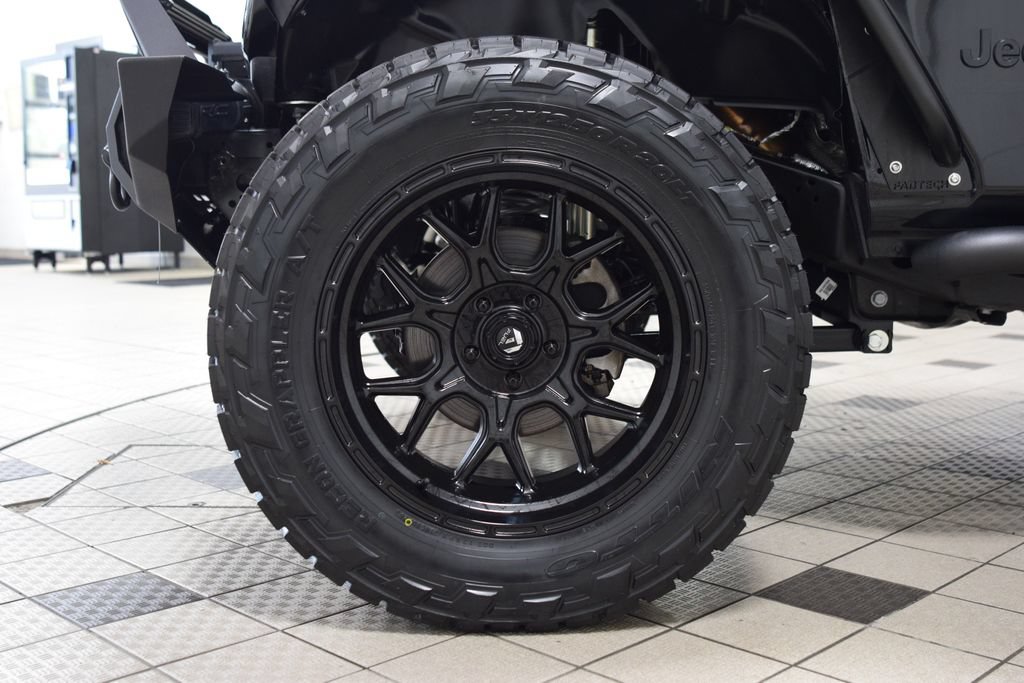 Used 2025 Jeep Wrangler Unlimited Sahara AWD/4WD image 26