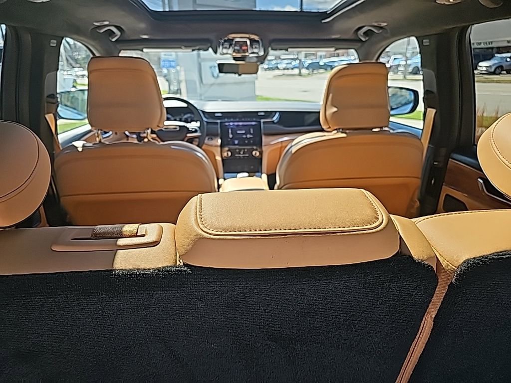 Certified 2025 Jeep Grand Cherokee Summit AWD/4WD image 24