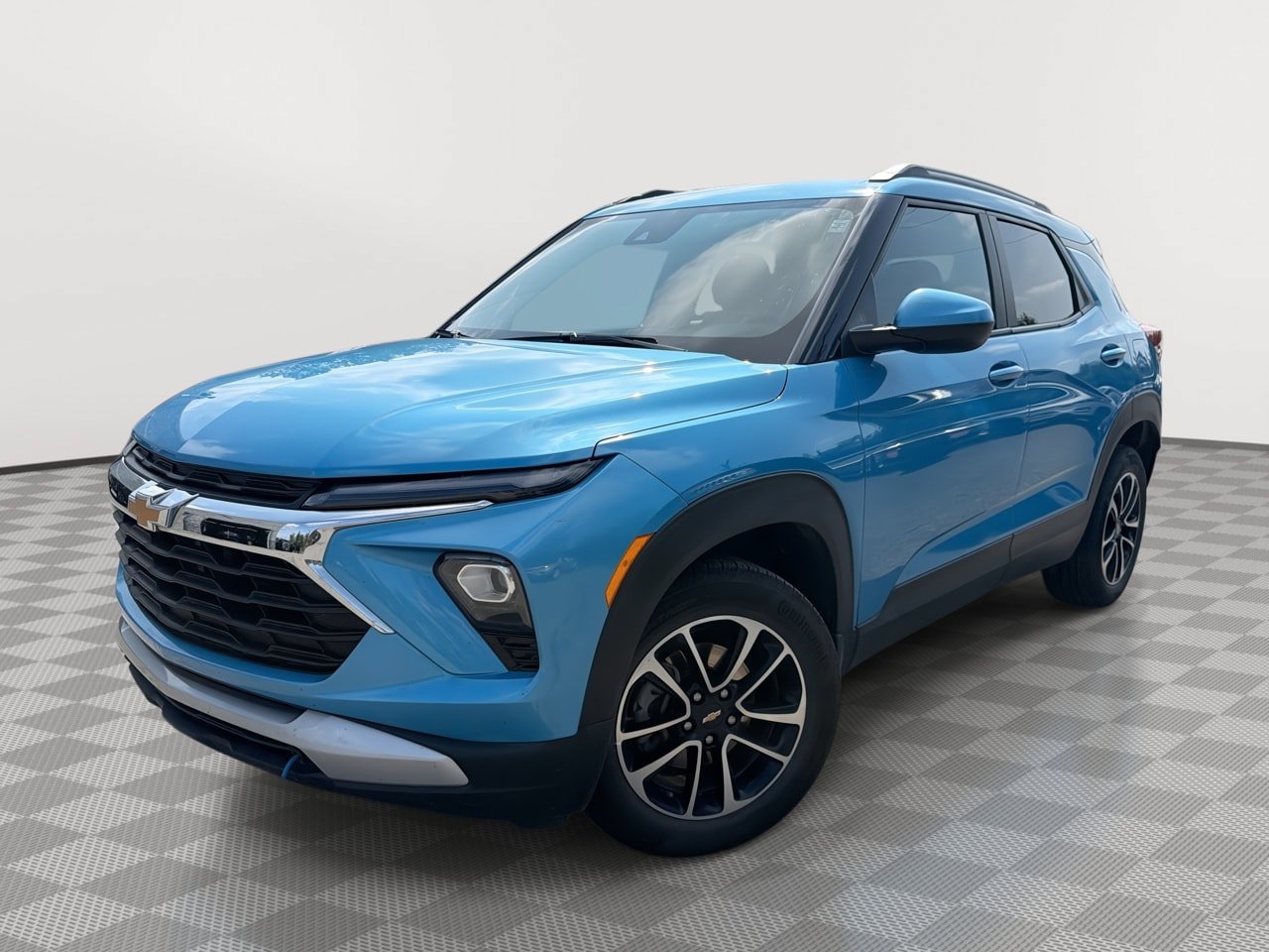 Used 2025 Chevrolet TrailBlazer LT w/ LT Cold Weather Package AWD/4WD image 1