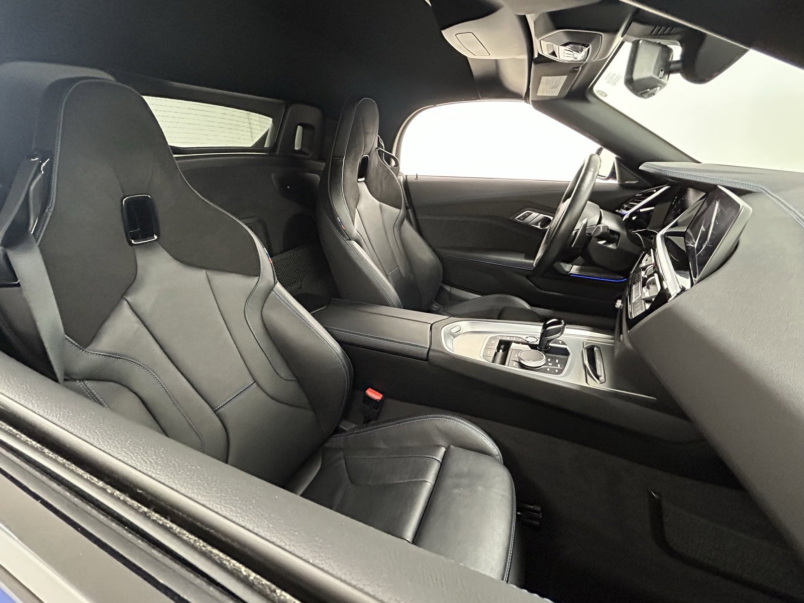 Used 2023 BMW Z4 M40i w/ Premium Package image 38