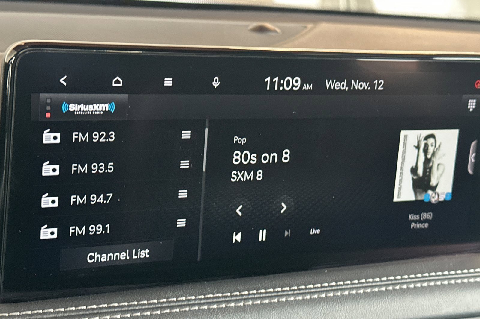 Used 2023 Genesis G70 2.0T image 24