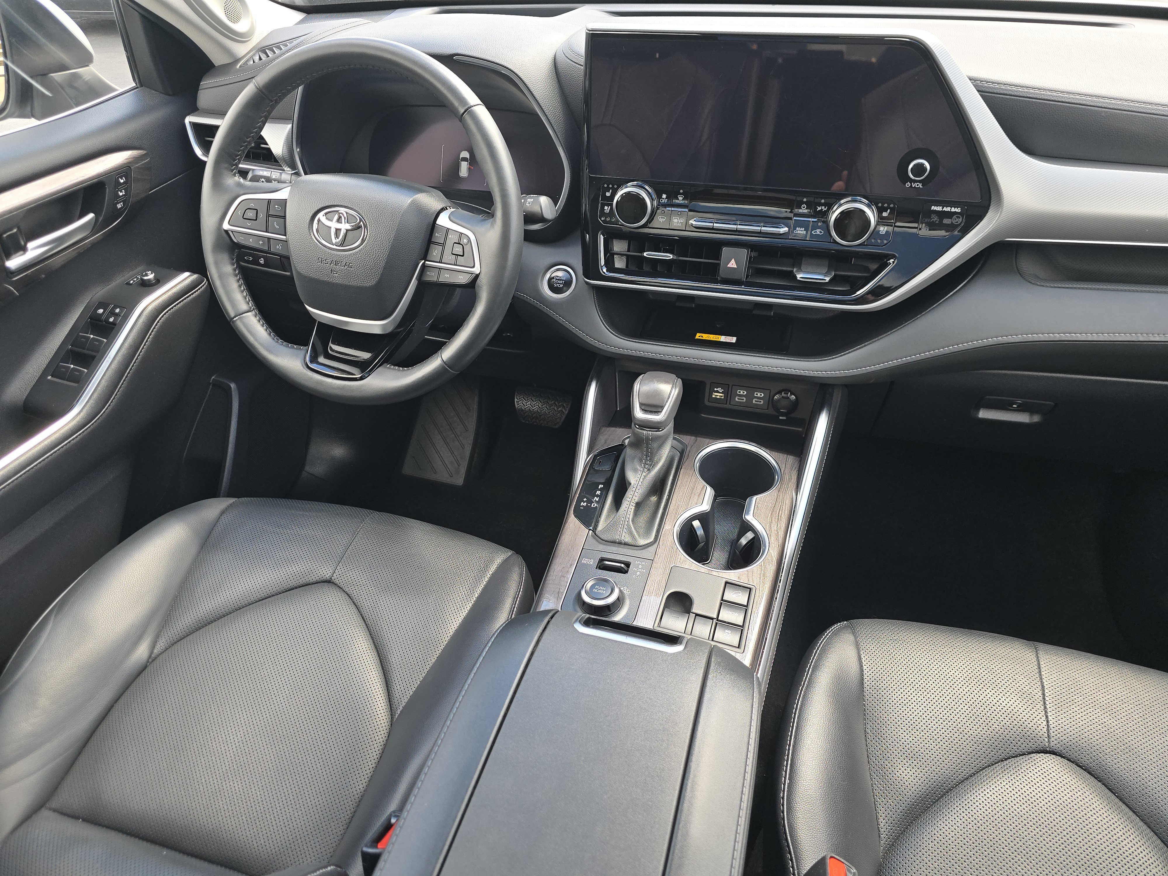 Used 2024 Toyota Highlander Platinum AWD/4WD image 21