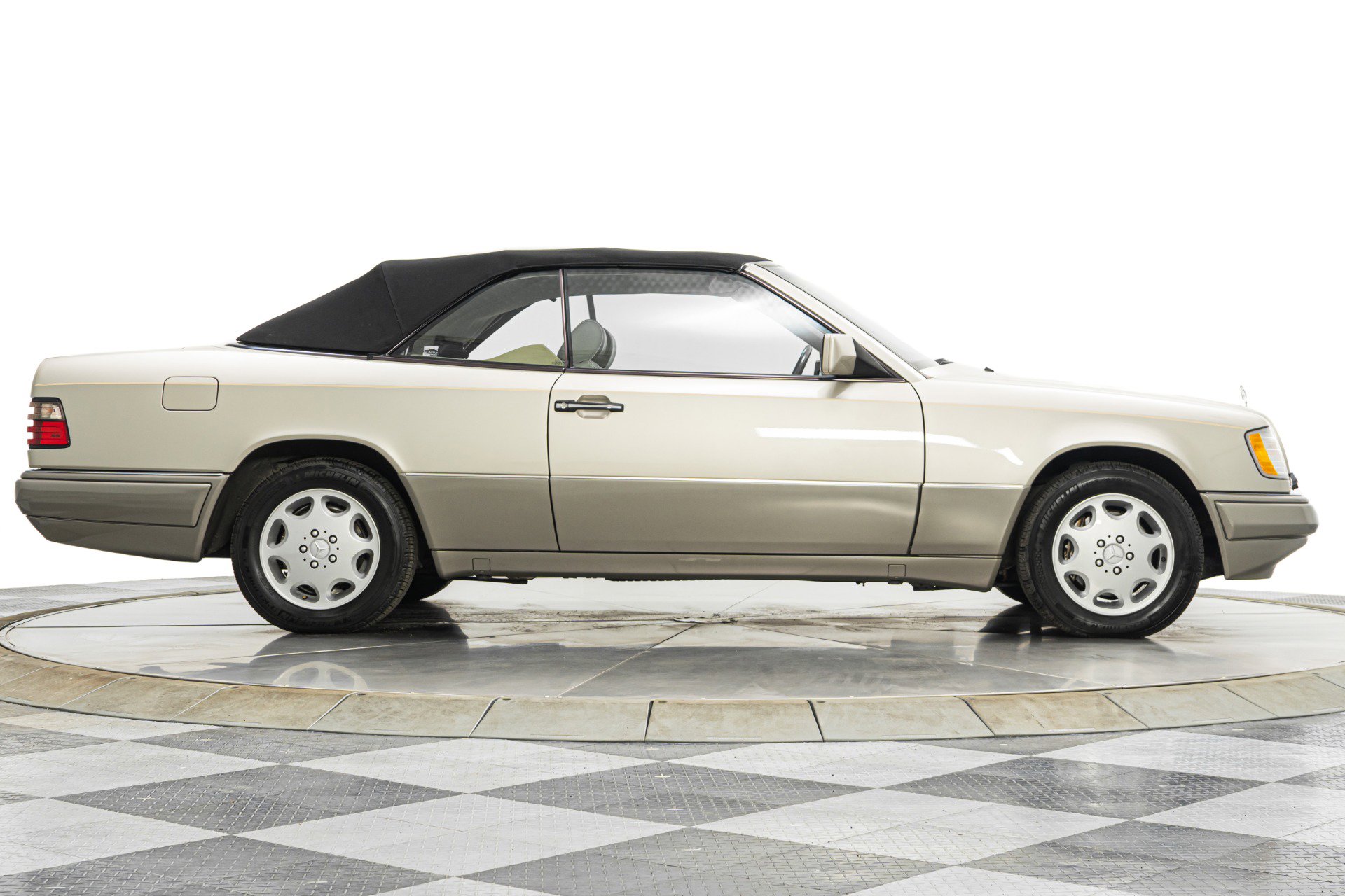 Used 1995 Mercedes-Benz E 320 Convertible image 20