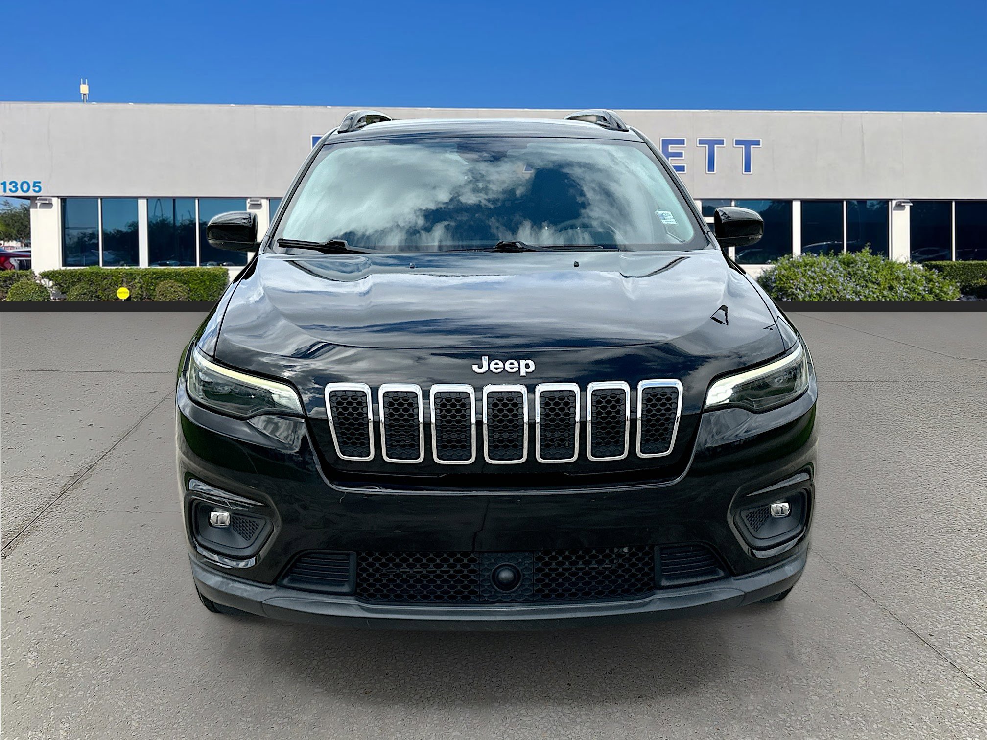 Used 2022 Jeep Cherokee Latitude Lux w/ Mopar Interior Package image 2