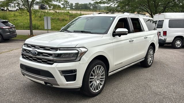 Used 2023 Ford Expedition Max Platinum AWD/4WD image 2