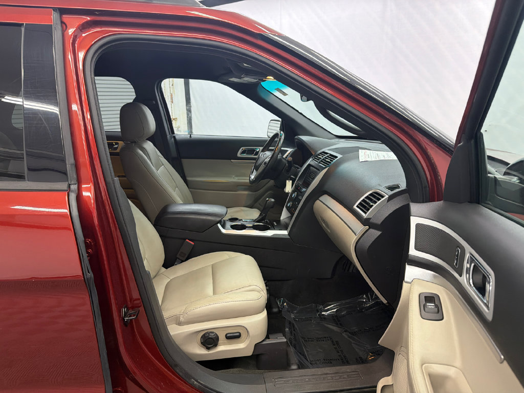 Used 2014 Ford Explorer XLT w/ Equipment Group 202A FWD image 14