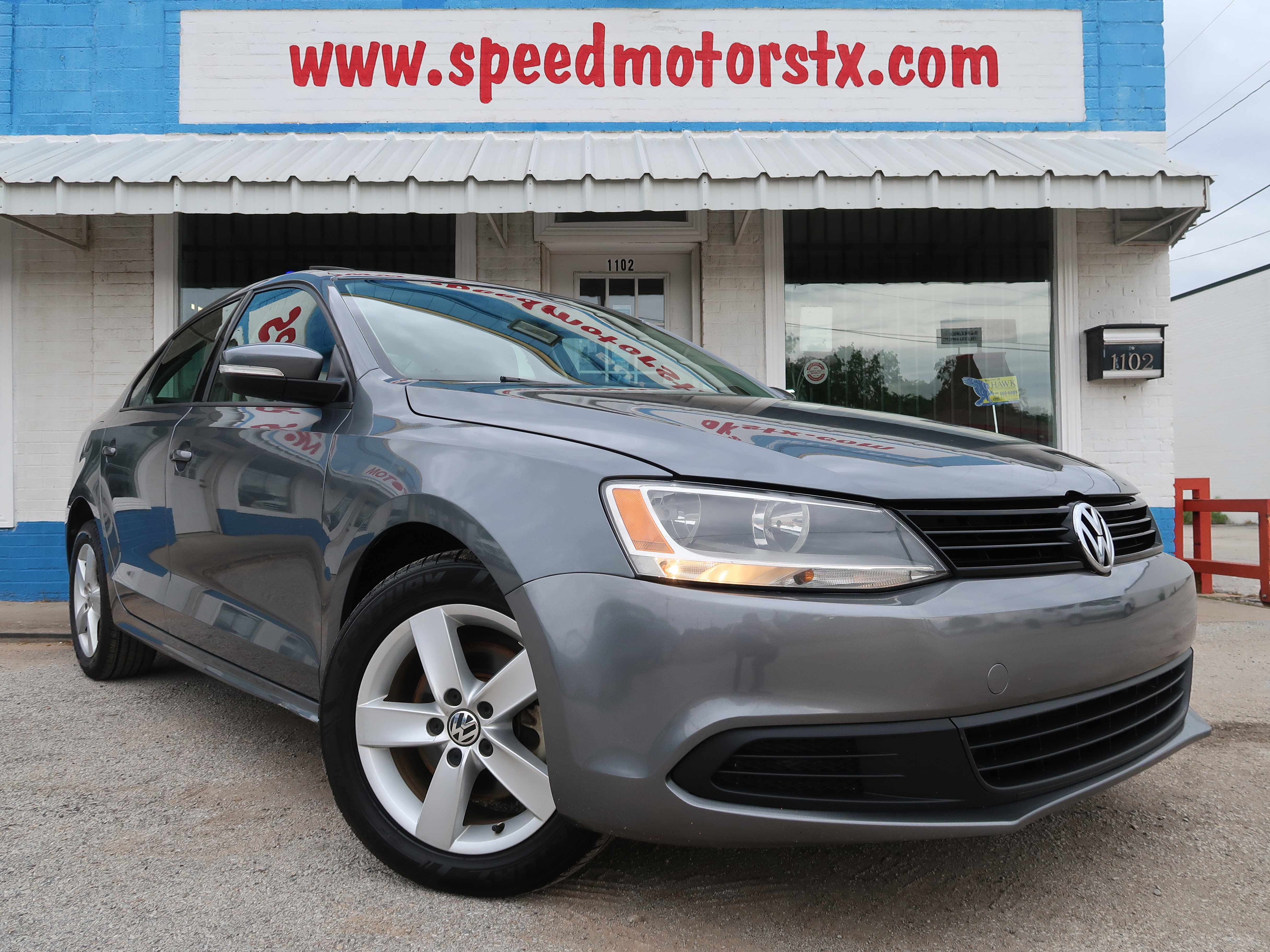 Used 2012 Volkswagen Jetta TDI FWD image 2