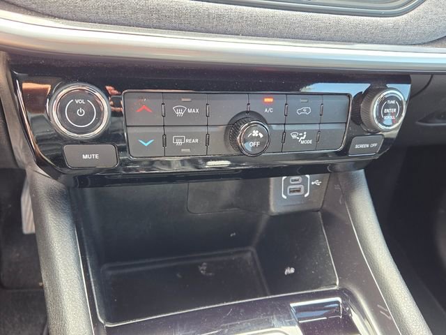 Used 2023 Jeep Compass Latitude image 21